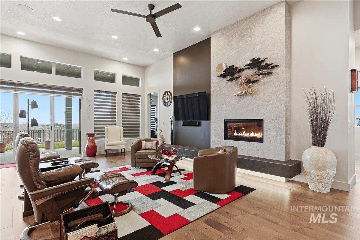 672 E Vivid Sky Drive, Meridian, Idaho 83642-4955, 3 Bedrooms, 2 Bathrooms, Residential For Sale, Price $795,000,MLS 98972504