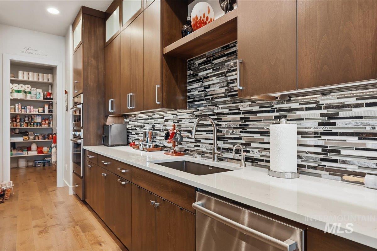 672 E Vivid Sky Drive, Meridian, Idaho 83642-4955, 3 Bedrooms, 2 Bathrooms, Residential For Sale, Price $795,000,MLS 98972504