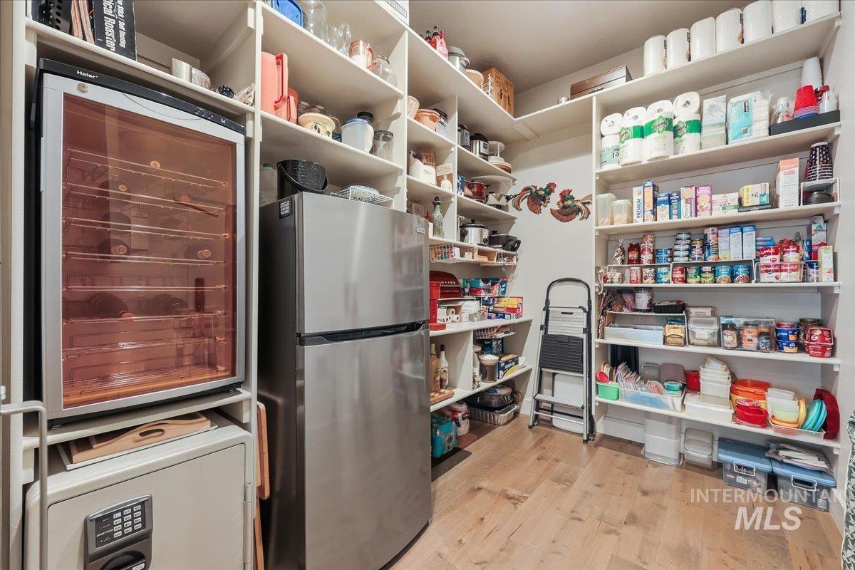 672 E Vivid Sky Drive, Meridian, Idaho 83642-4955, 3 Bedrooms, 2 Bathrooms, Residential For Sale, Price $795,000,MLS 98972504