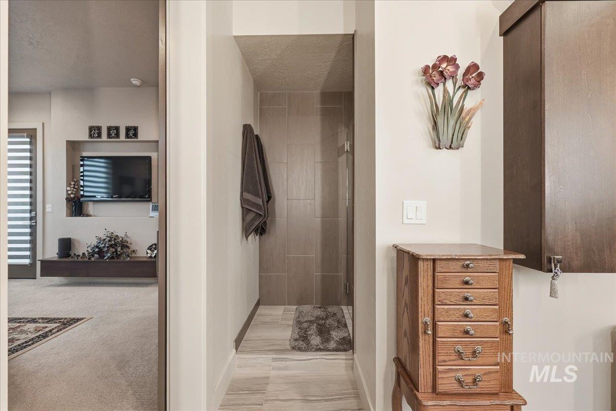 672 E Vivid Sky Drive, Meridian, Idaho 83642-4955, 3 Bedrooms, 2 Bathrooms, Residential For Sale, Price $795,000,MLS 98972504