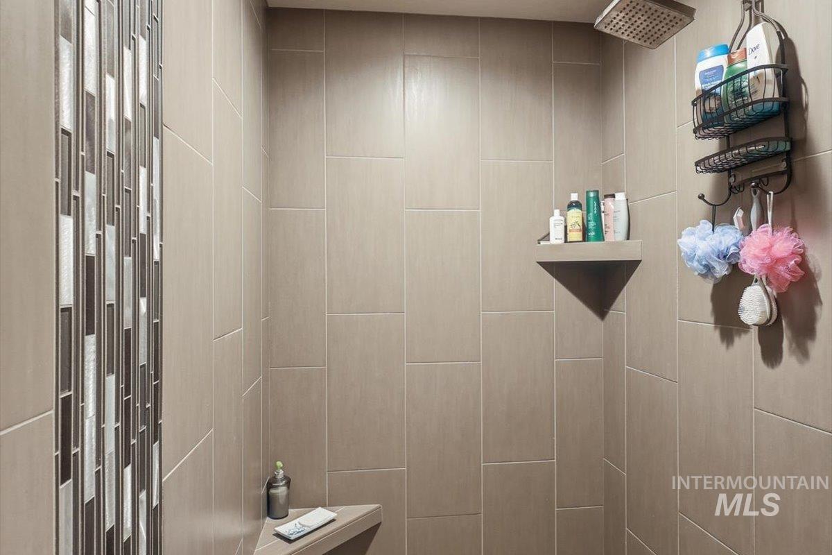 672 E Vivid Sky Drive, Meridian, Idaho 83642-4955, 3 Bedrooms, 2 Bathrooms, Residential For Sale, Price $795,000,MLS 98972504