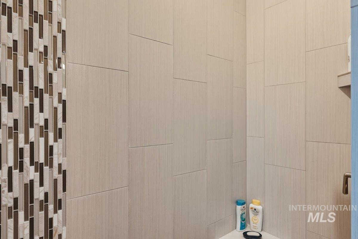 672 E Vivid Sky Drive, Meridian, Idaho 83642-4955, 3 Bedrooms, 2 Bathrooms, Residential For Sale, Price $795,000,MLS 98972504