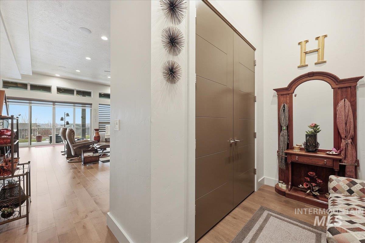 672 E Vivid Sky Drive, Meridian, Idaho 83642-4955, 3 Bedrooms, 2 Bathrooms, Residential For Sale, Price $795,000,MLS 98972504