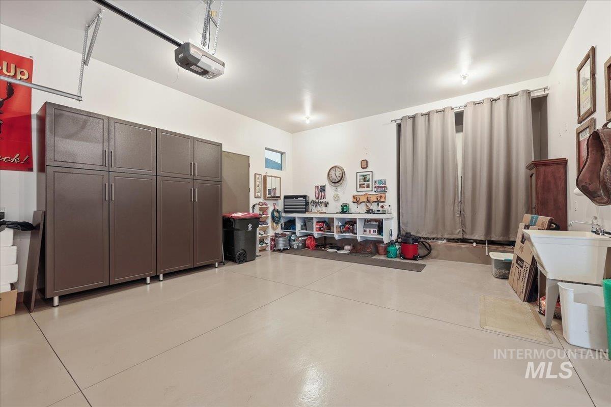 672 E Vivid Sky Drive, Meridian, Idaho 83642-4955, 3 Bedrooms, 2 Bathrooms, Residential For Sale, Price $795,000,MLS 98972504