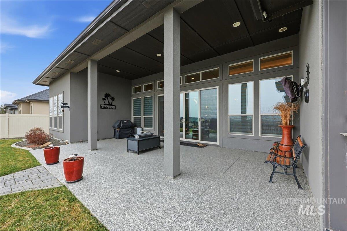 672 E Vivid Sky Drive, Meridian, Idaho 83642-4955, 3 Bedrooms, 2 Bathrooms, Residential For Sale, Price $795,000,MLS 98972504