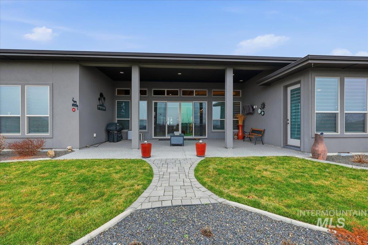 672 E Vivid Sky Drive, Meridian, Idaho 83642-4955, 3 Bedrooms, 2 Bathrooms, Residential For Sale, Price $795,000,MLS 98972504