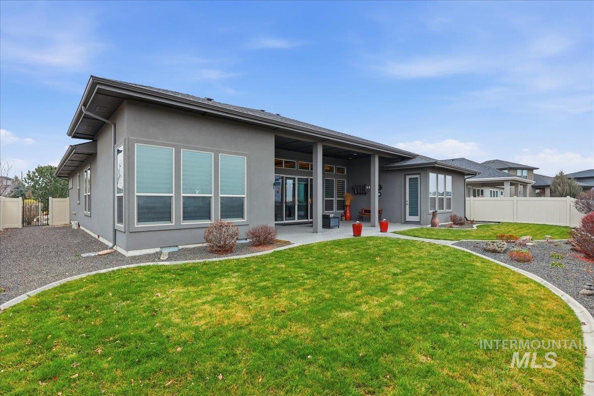 672 E Vivid Sky Drive, Meridian, Idaho 83642-4955, 3 Bedrooms, 2 Bathrooms, Residential For Sale, Price $795,000,MLS 98972504