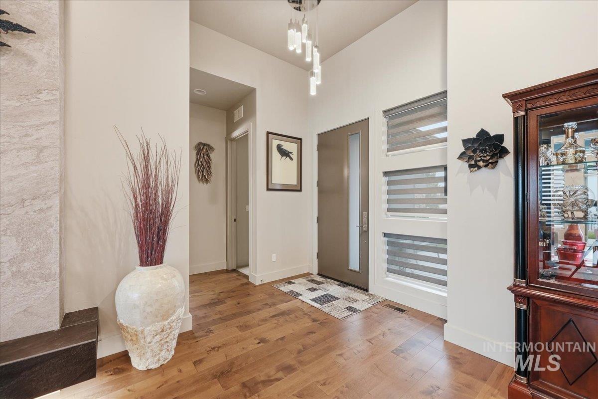 672 E Vivid Sky Drive, Meridian, Idaho 83642-4955, 3 Bedrooms, 2 Bathrooms, Residential For Sale, Price $795,000,MLS 98972504