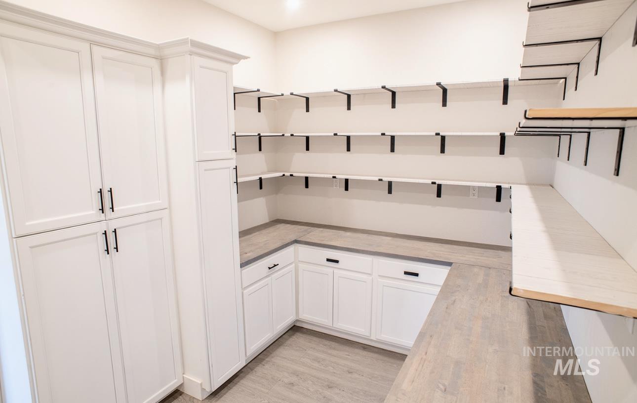 4038 N 3510 E, Kimberly, Idaho 83341, 5 Bedrooms, 4 Bathrooms, Residential For Sale, Price $1,520,200,MLS 98972505