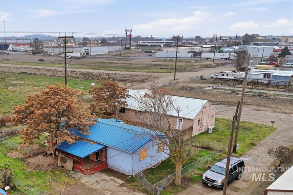 365 NE 4th st, Ontario, Oregon 97914, 3 Bedrooms, 2 Bathrooms, Residential For Sale, Price $99,900,MLS 98972506