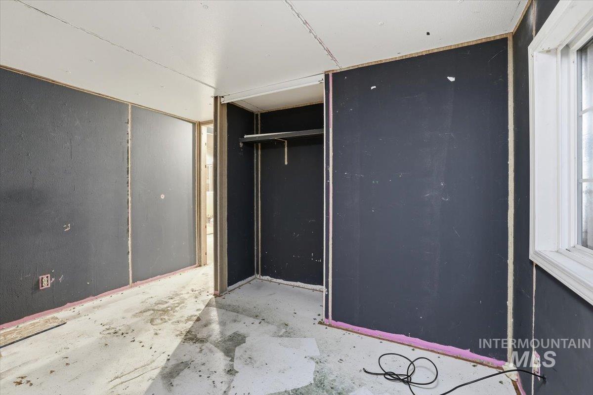 365 NE 4th st, Ontario, Oregon 97914, 3 Bedrooms, 2 Bathrooms, Residential For Sale, Price $99,900,MLS 98972506