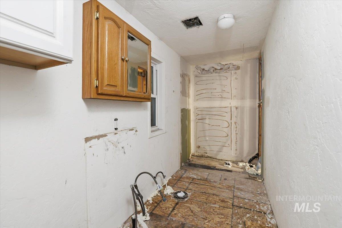 365 NE 4th st, Ontario, Oregon 97914, 3 Bedrooms, 2 Bathrooms, Residential For Sale, Price $99,900,MLS 98972506