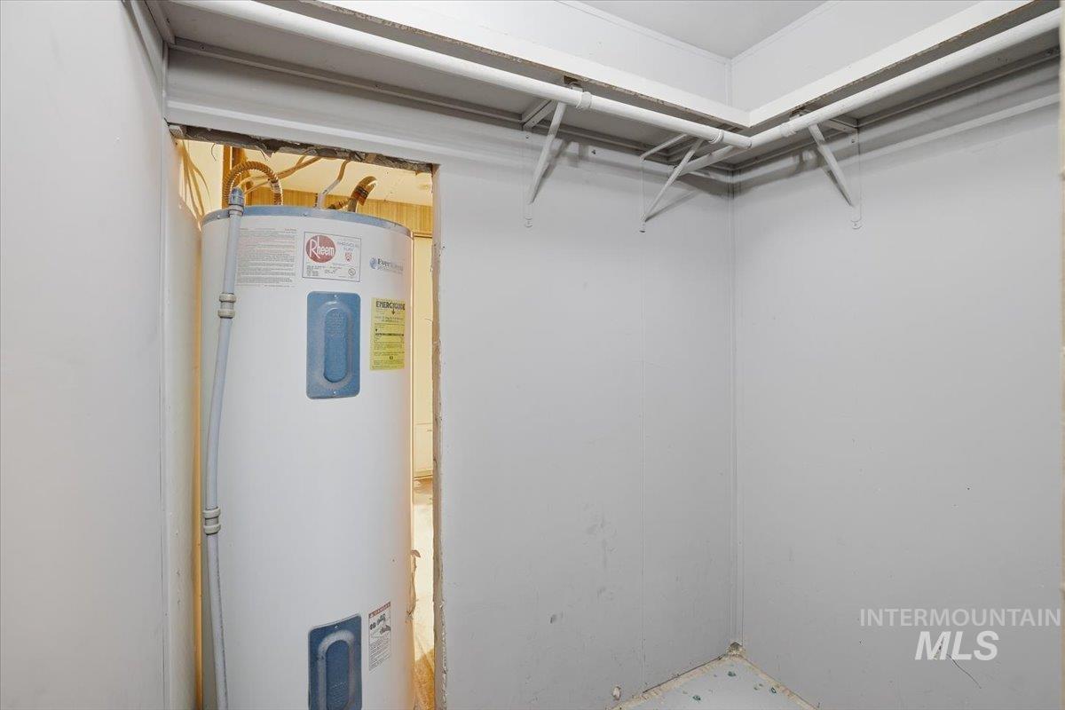 365 NE 4th st, Ontario, Oregon 97914, 3 Bedrooms, 2 Bathrooms, Residential For Sale, Price $99,900,MLS 98972506