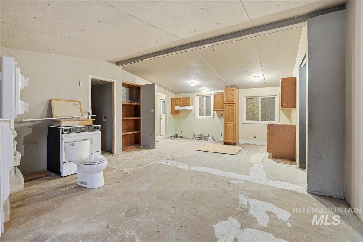 365 NE 4th st, Ontario, Oregon 97914, 3 Bedrooms, 2 Bathrooms, Residential For Sale, Price $99,900,MLS 98972506