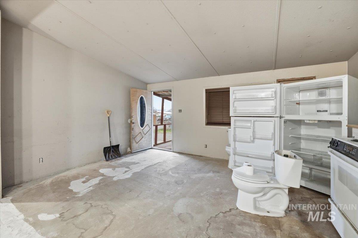 365 NE 4th st, Ontario, Oregon 97914, 3 Bedrooms, 2 Bathrooms, Residential For Sale, Price $99,900,MLS 98972506