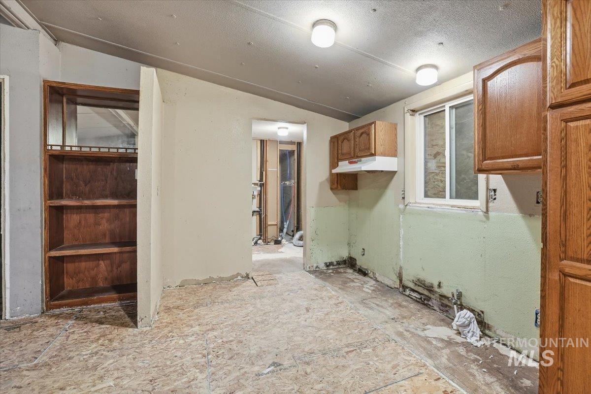 365 NE 4th st, Ontario, Oregon 97914, 3 Bedrooms, 2 Bathrooms, Residential For Sale, Price $99,900,MLS 98972506