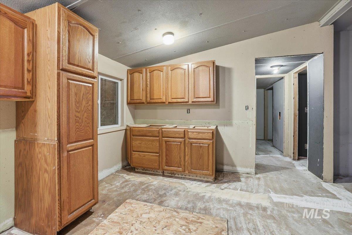 365 NE 4th st, Ontario, Oregon 97914, 3 Bedrooms, 2 Bathrooms, Residential For Sale, Price $99,900,MLS 98972506