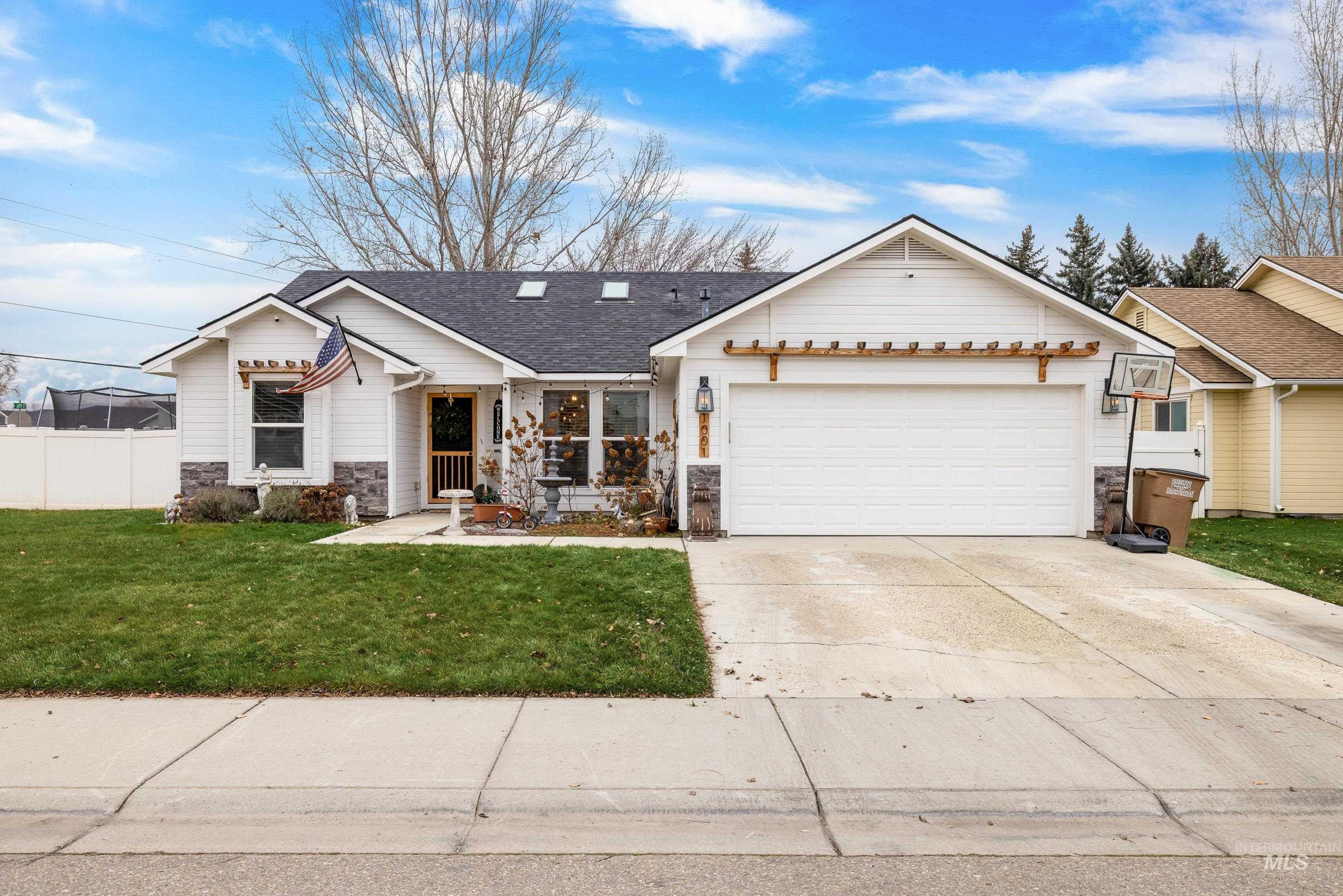 1001 Homestead Dr, Emmett, Idaho 83617, 4 Bedrooms, 2 Bathrooms, Residential For Sale, Price $405,000,MLS 98972509