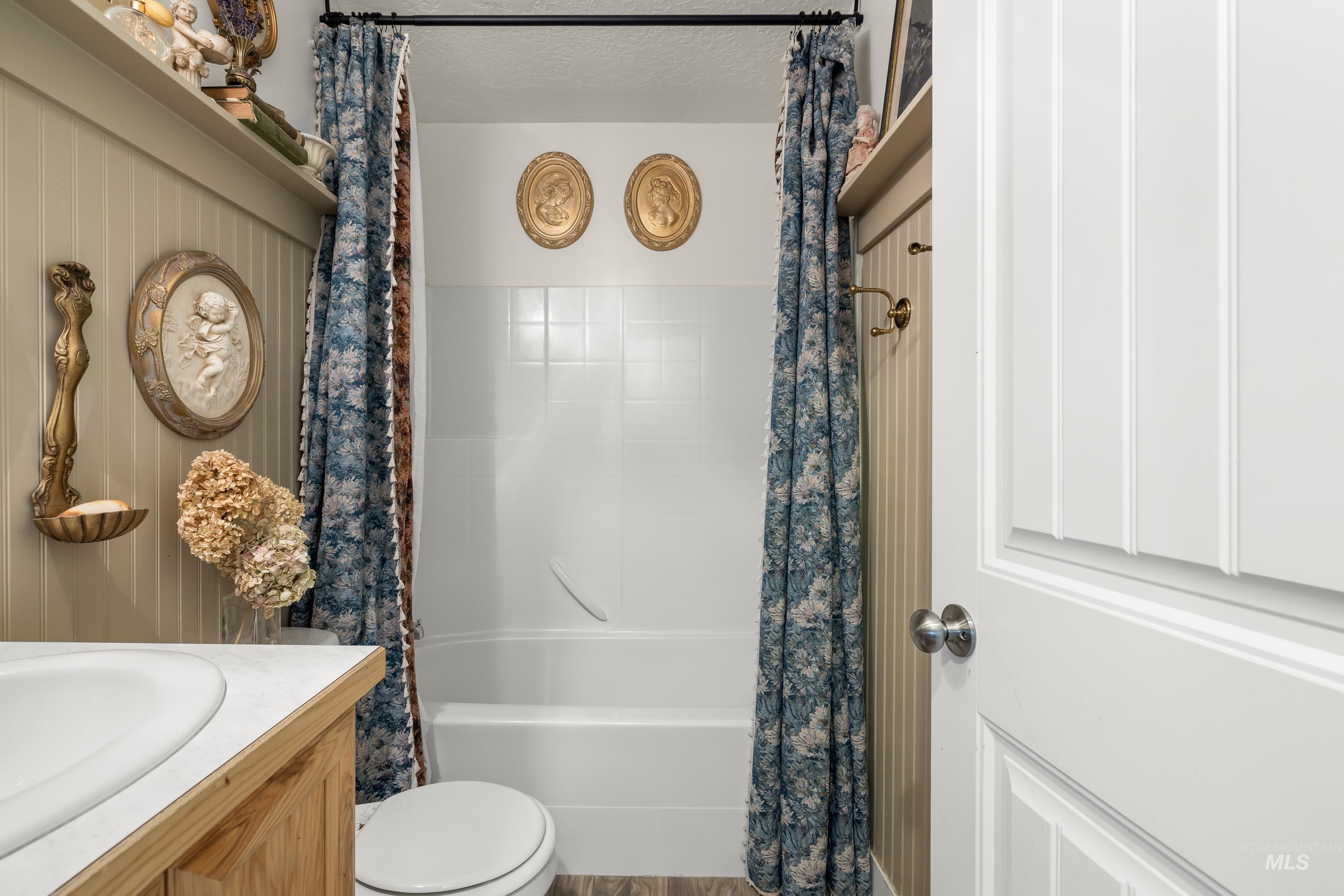 1001 Homestead Dr, Emmett, Idaho 83617, 4 Bedrooms, 2 Bathrooms, Residential For Sale, Price $405,000,MLS 98972509