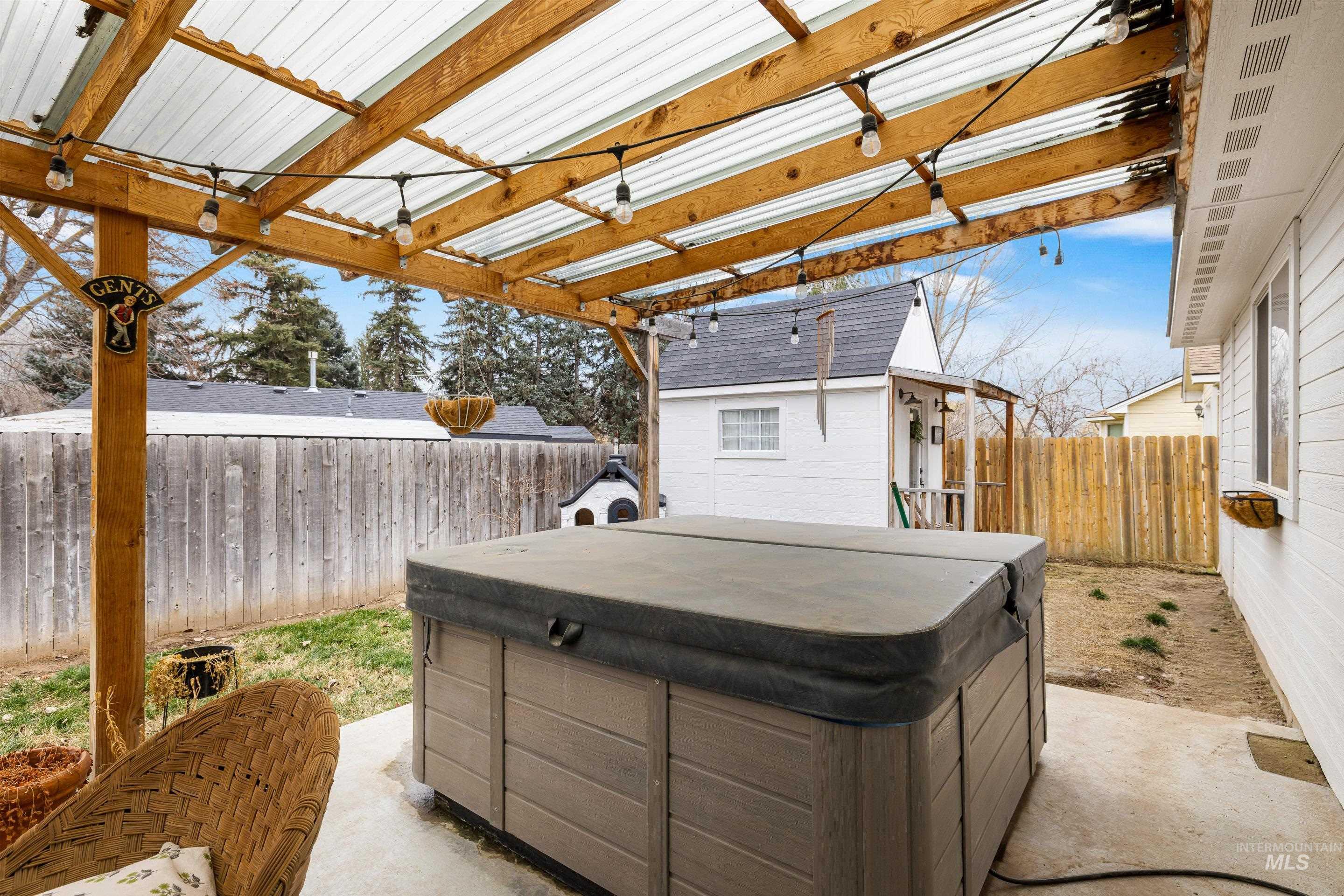 1001 Homestead Dr, Emmett, Idaho 83617, 4 Bedrooms, 2 Bathrooms, Residential For Sale, Price $405,000,MLS 98972509