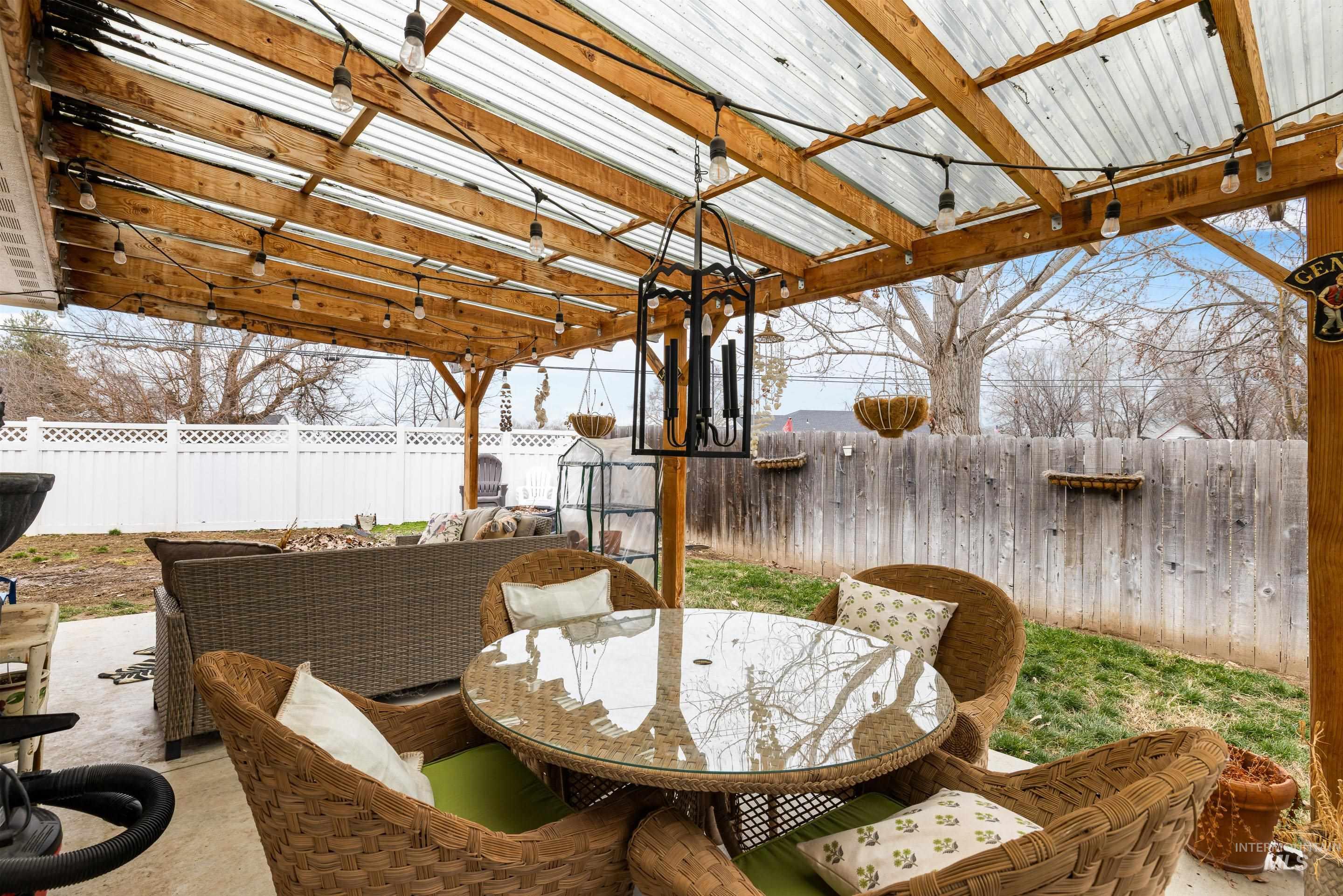 1001 Homestead Dr, Emmett, Idaho 83617, 4 Bedrooms, 2 Bathrooms, Residential For Sale, Price $405,000,MLS 98972509