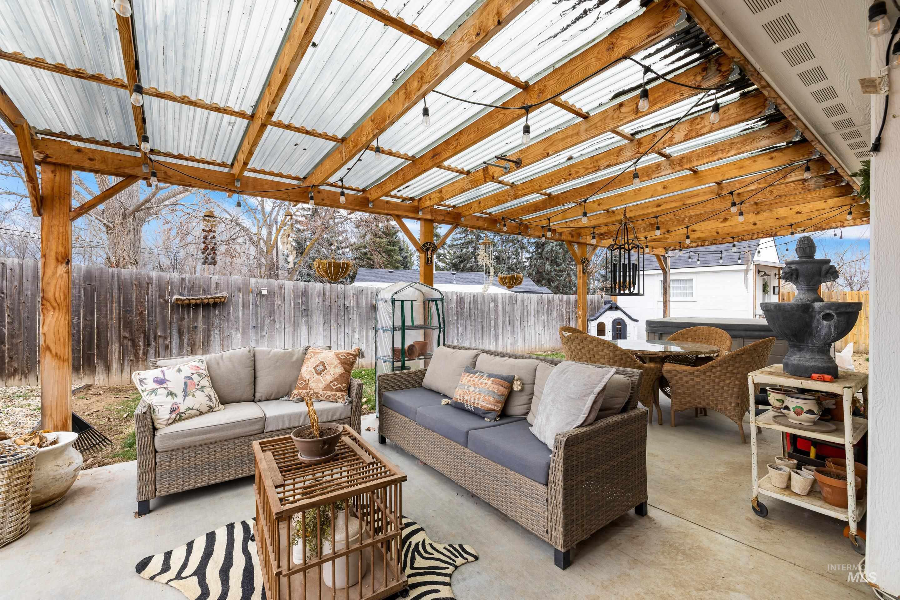 1001 Homestead Dr, Emmett, Idaho 83617, 4 Bedrooms, 2 Bathrooms, Residential For Sale, Price $405,000,MLS 98972509