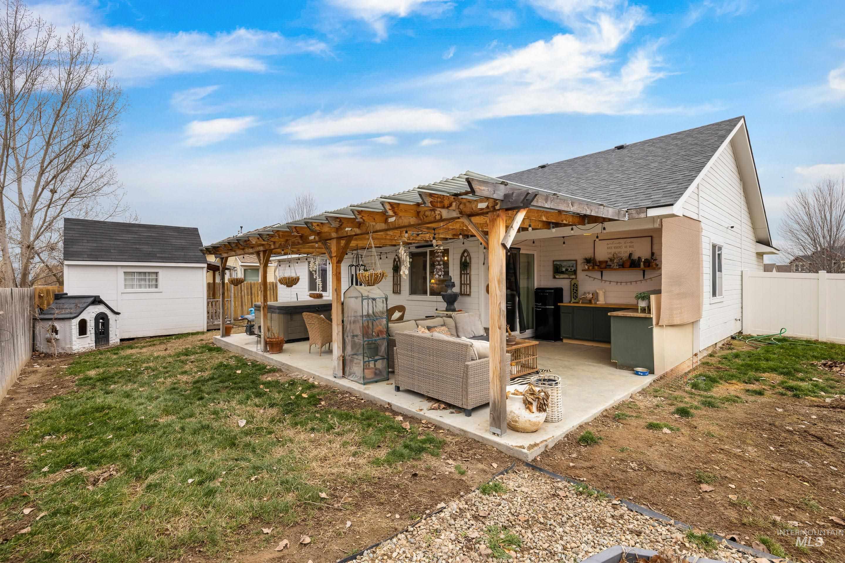 1001 Homestead Dr, Emmett, Idaho 83617, 4 Bedrooms, 2 Bathrooms, Residential For Sale, Price $405,000,MLS 98972509