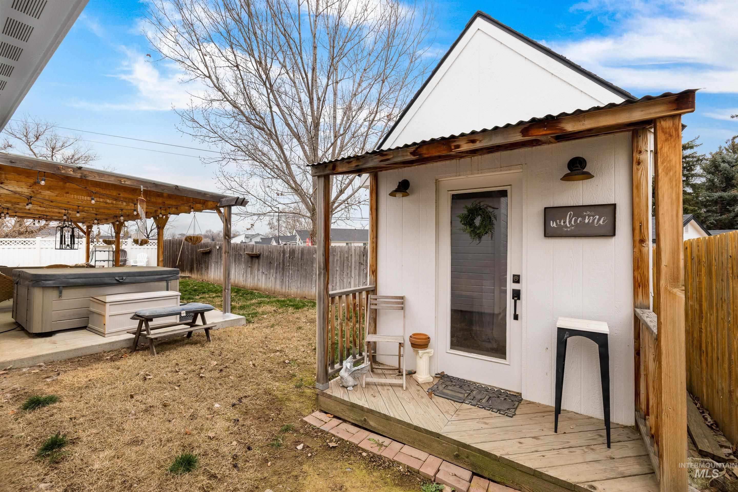 1001 Homestead Dr, Emmett, Idaho 83617, 4 Bedrooms, 2 Bathrooms, Residential For Sale, Price $405,000,MLS 98972509