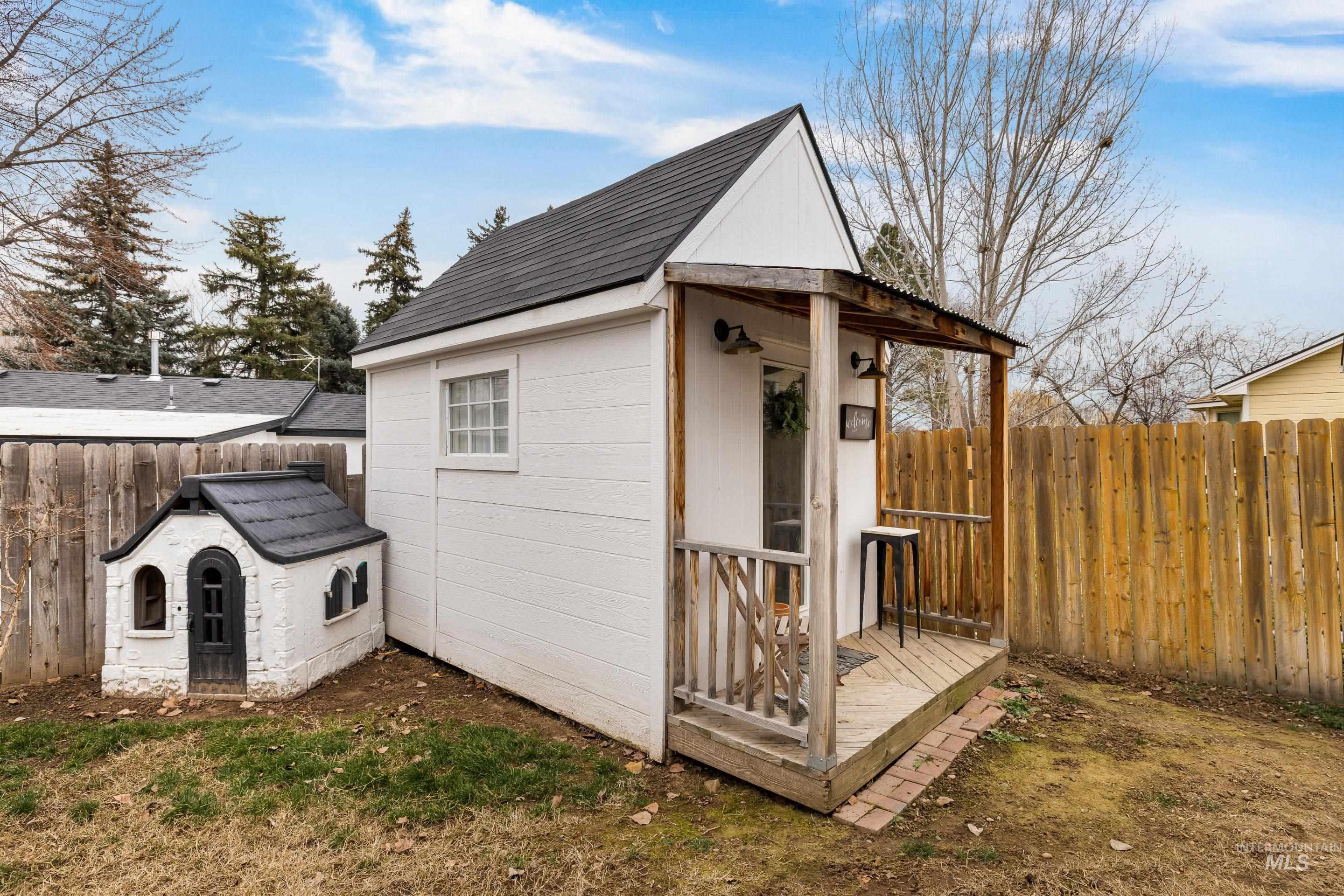 1001 Homestead Dr, Emmett, Idaho 83617, 4 Bedrooms, 2 Bathrooms, Residential For Sale, Price $405,000,MLS 98972509