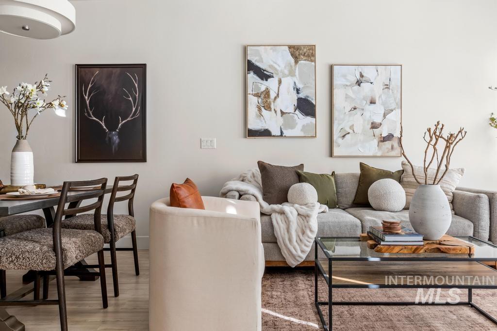 212 Broken Pine Ln, McCall, Idaho 83638, 3 Bedrooms, 3 Bathrooms, Residential For Sale, Price $539,900,MLS 98972510