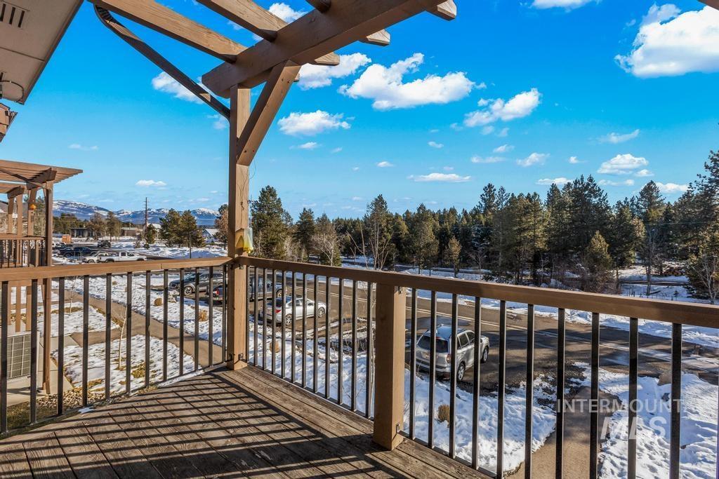 212 Broken Pine Ln, McCall, Idaho 83638, 3 Bedrooms, 3 Bathrooms, Residential For Sale, Price $539,900,MLS 98972510