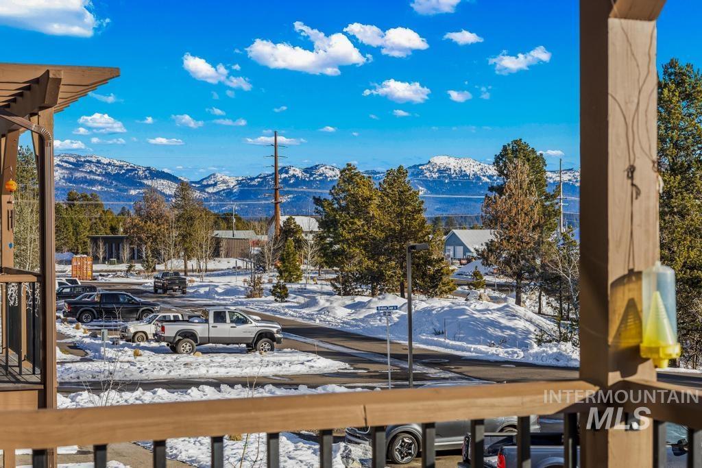 212 Broken Pine Ln, McCall, Idaho 83638, 3 Bedrooms, 3 Bathrooms, Residential For Sale, Price $539,900,MLS 98972510