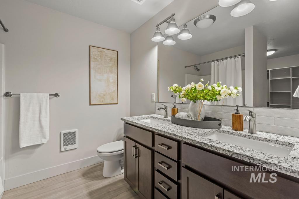 212 Broken Pine Ln, McCall, Idaho 83638, 3 Bedrooms, 3 Bathrooms, Residential For Sale, Price $539,900,MLS 98972510