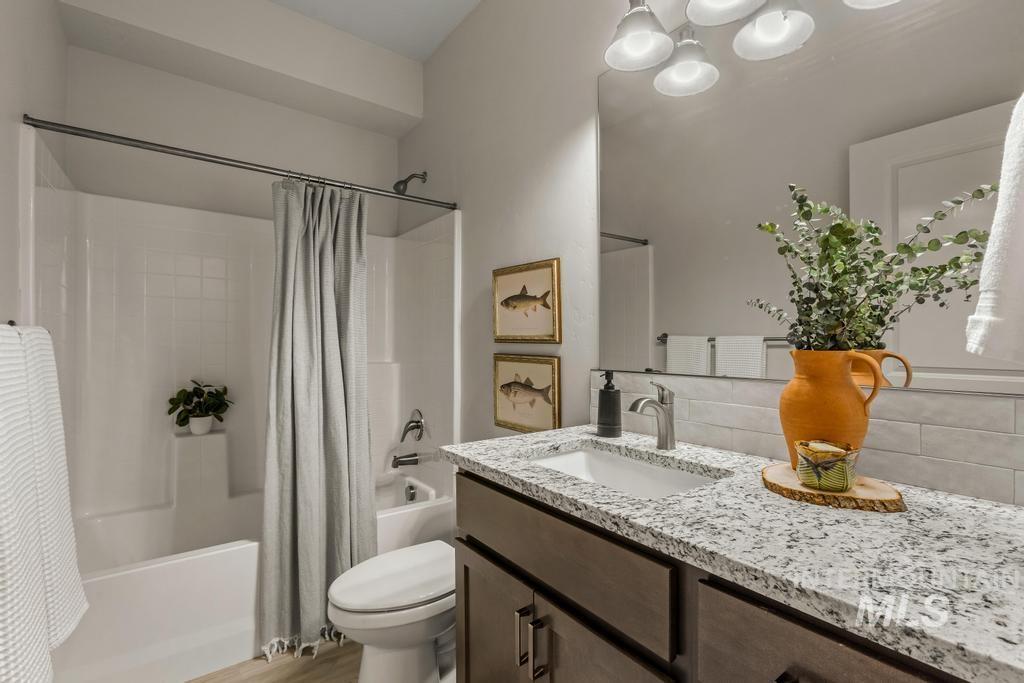 212 Broken Pine Ln, McCall, Idaho 83638, 3 Bedrooms, 3 Bathrooms, Residential For Sale, Price $539,900,MLS 98972510