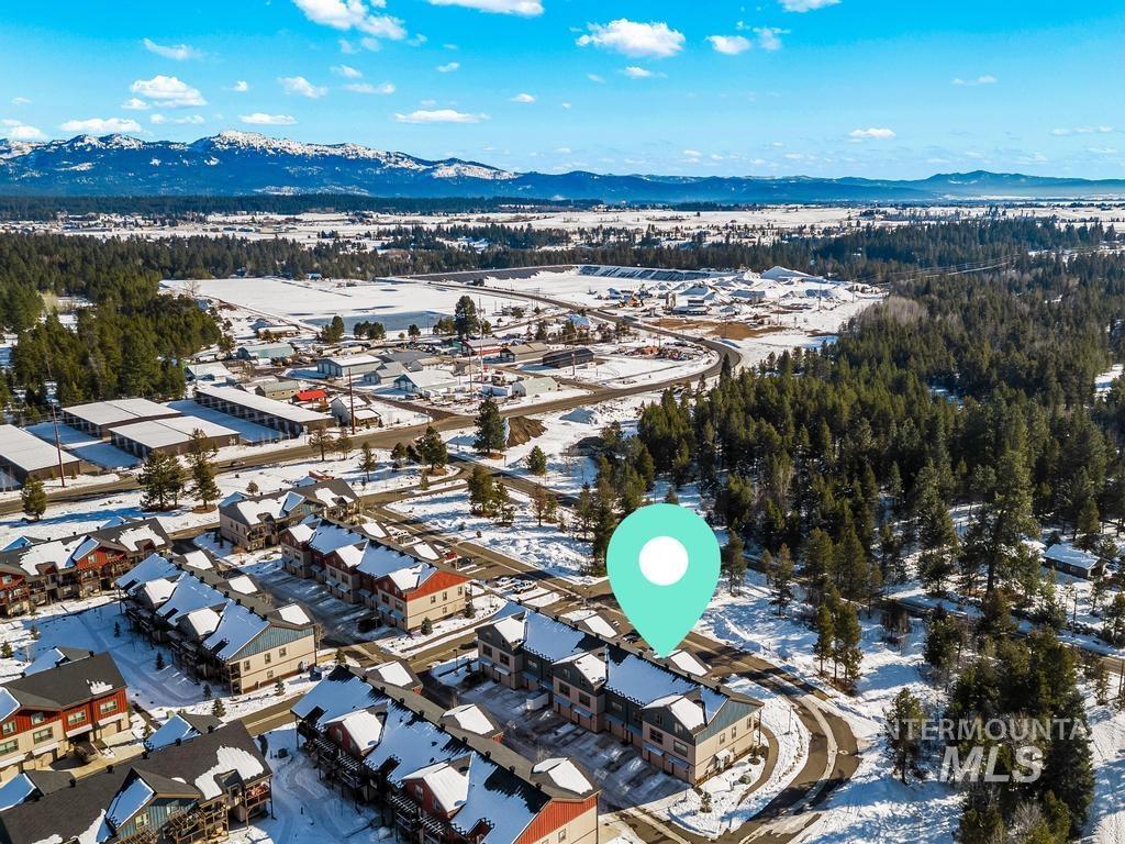 212 Broken Pine Ln, McCall, Idaho 83638, 3 Bedrooms, 3 Bathrooms, Residential For Sale, Price $539,900,MLS 98972510