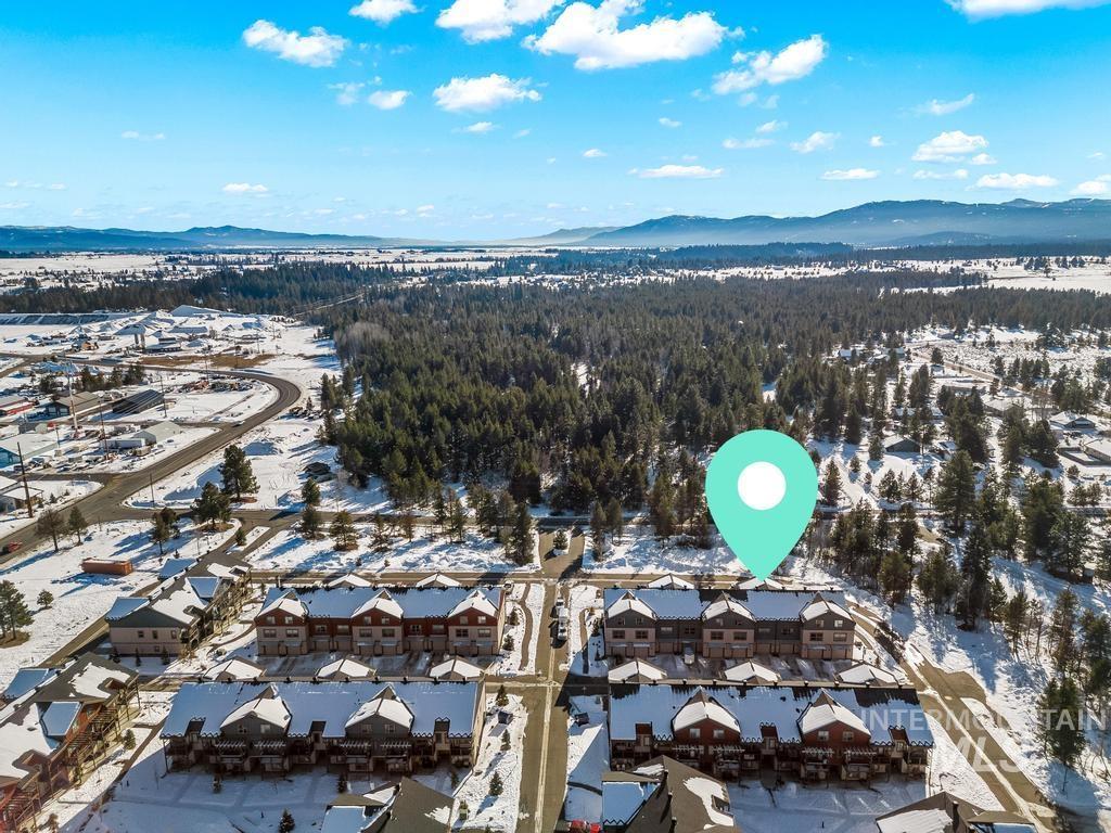 212 Broken Pine Ln, McCall, Idaho 83638, 3 Bedrooms, 3 Bathrooms, Residential For Sale, Price $539,900,MLS 98972510