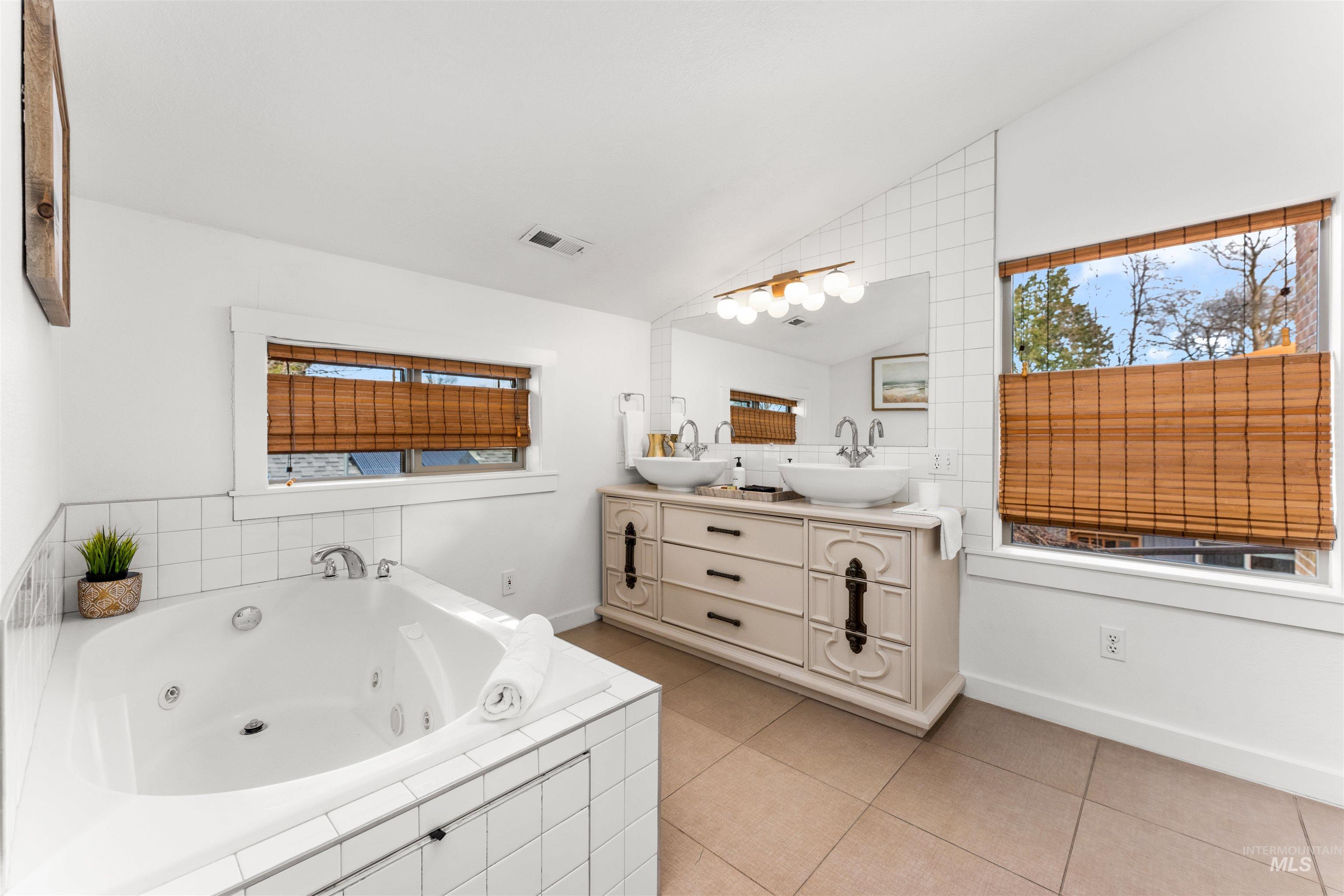 1526/1524 S Lincoln Ave, Boise, Idaho 83706, 4 Bedrooms, 3 Bathrooms, Residential Income For Sale, Price $1,199,000,MLS 98972512