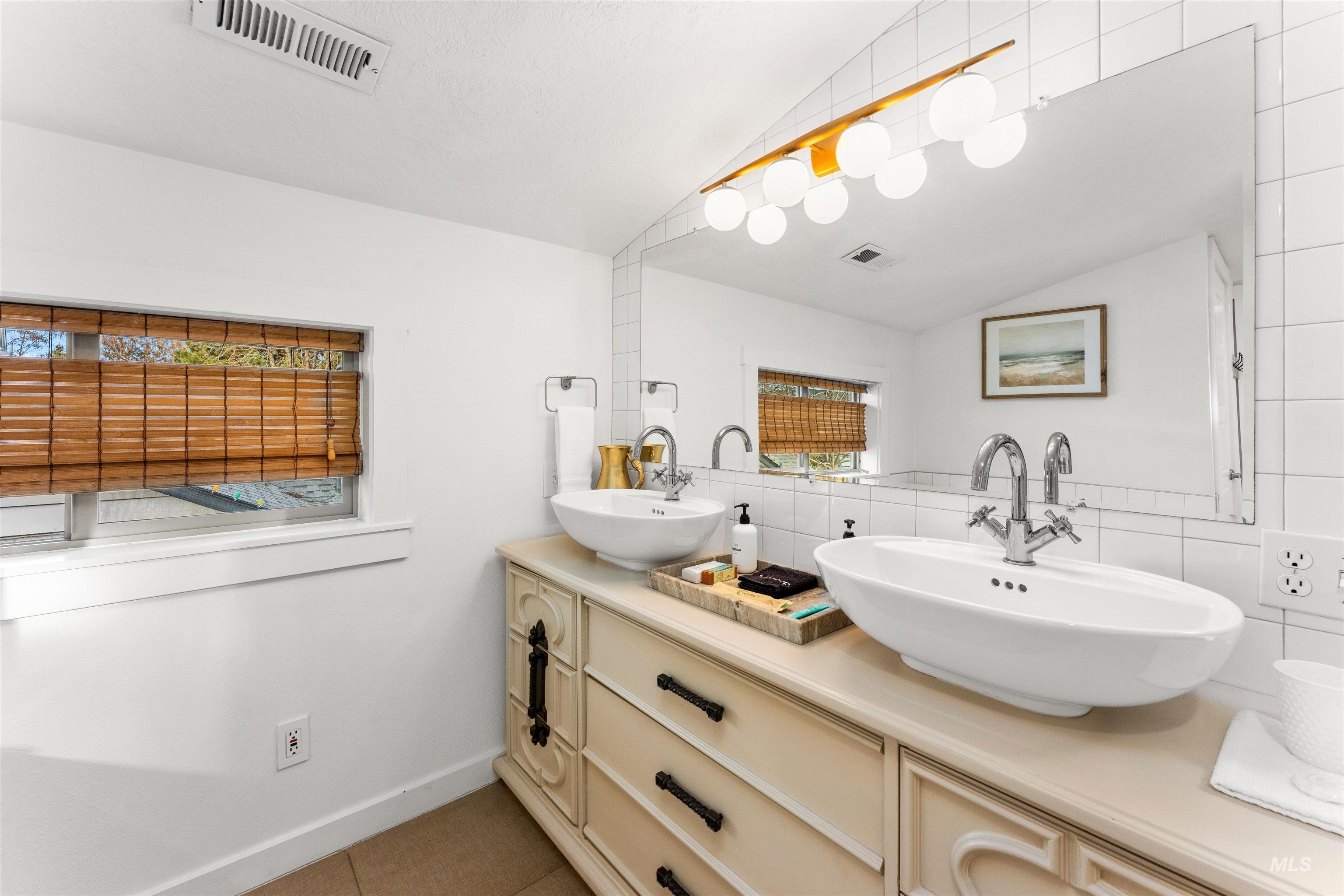 1526/1524 S Lincoln Ave, Boise, Idaho 83706, 4 Bedrooms, 3 Bathrooms, Residential Income For Sale, Price $1,199,000,MLS 98972512