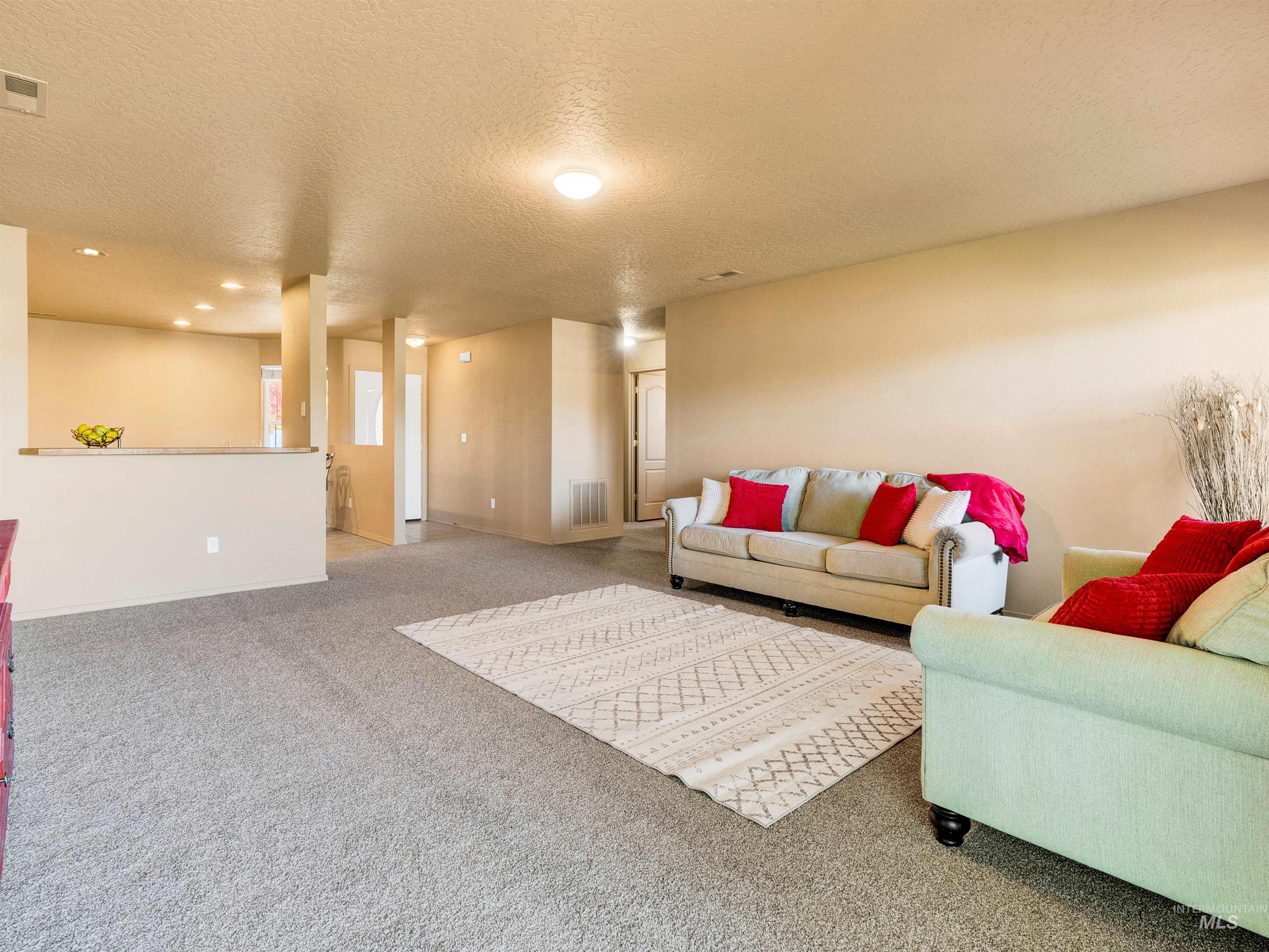 344 E Rose Lake Dr, Middleton, Idaho 83644, 3 Bedrooms, 2 Bathrooms, Residential For Sale, Price $395,000,MLS 98972515