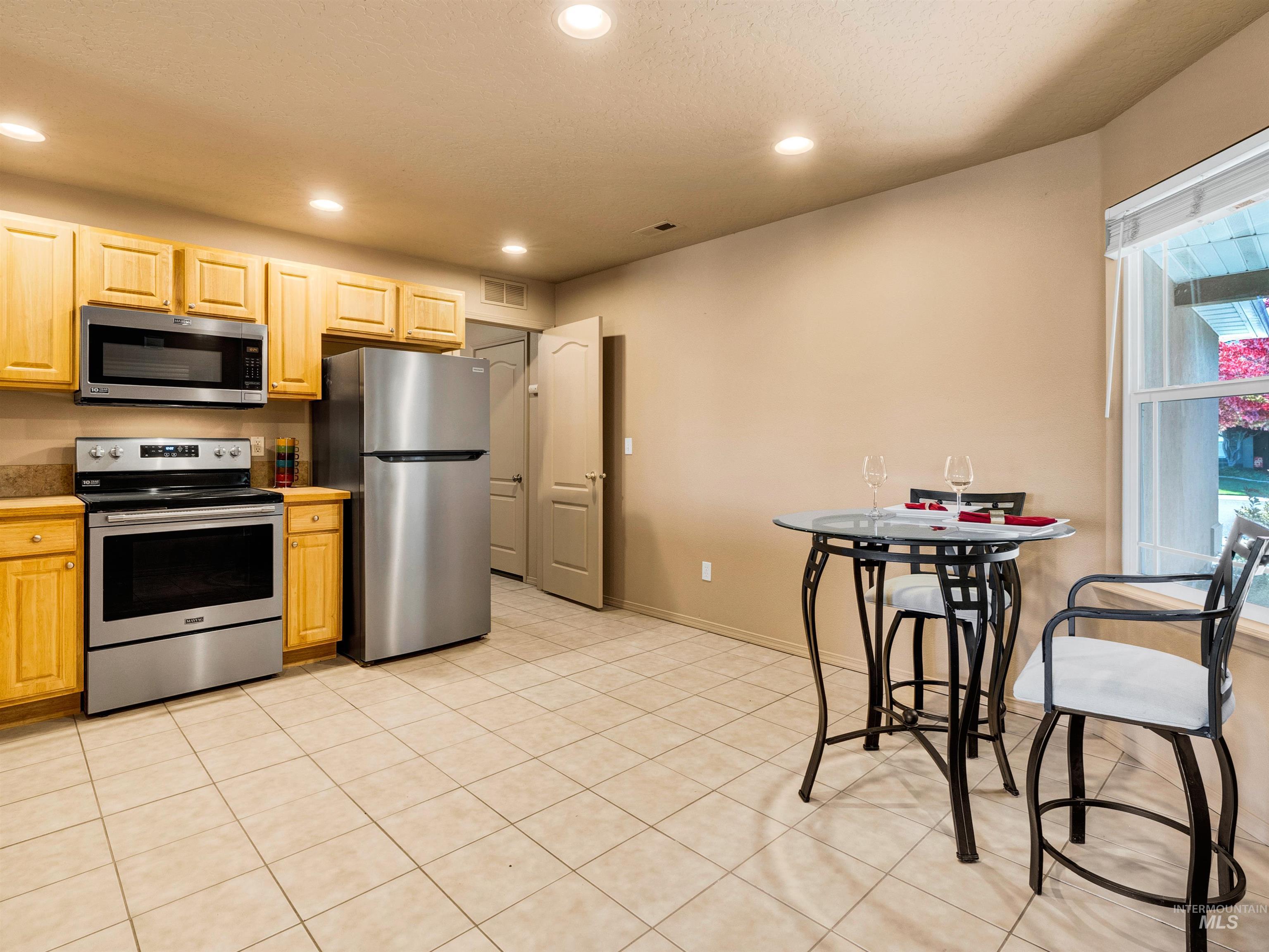 344 E Rose Lake Dr, Middleton, Idaho 83644, 3 Bedrooms, 2 Bathrooms, Residential For Sale, Price $395,000,MLS 98972515