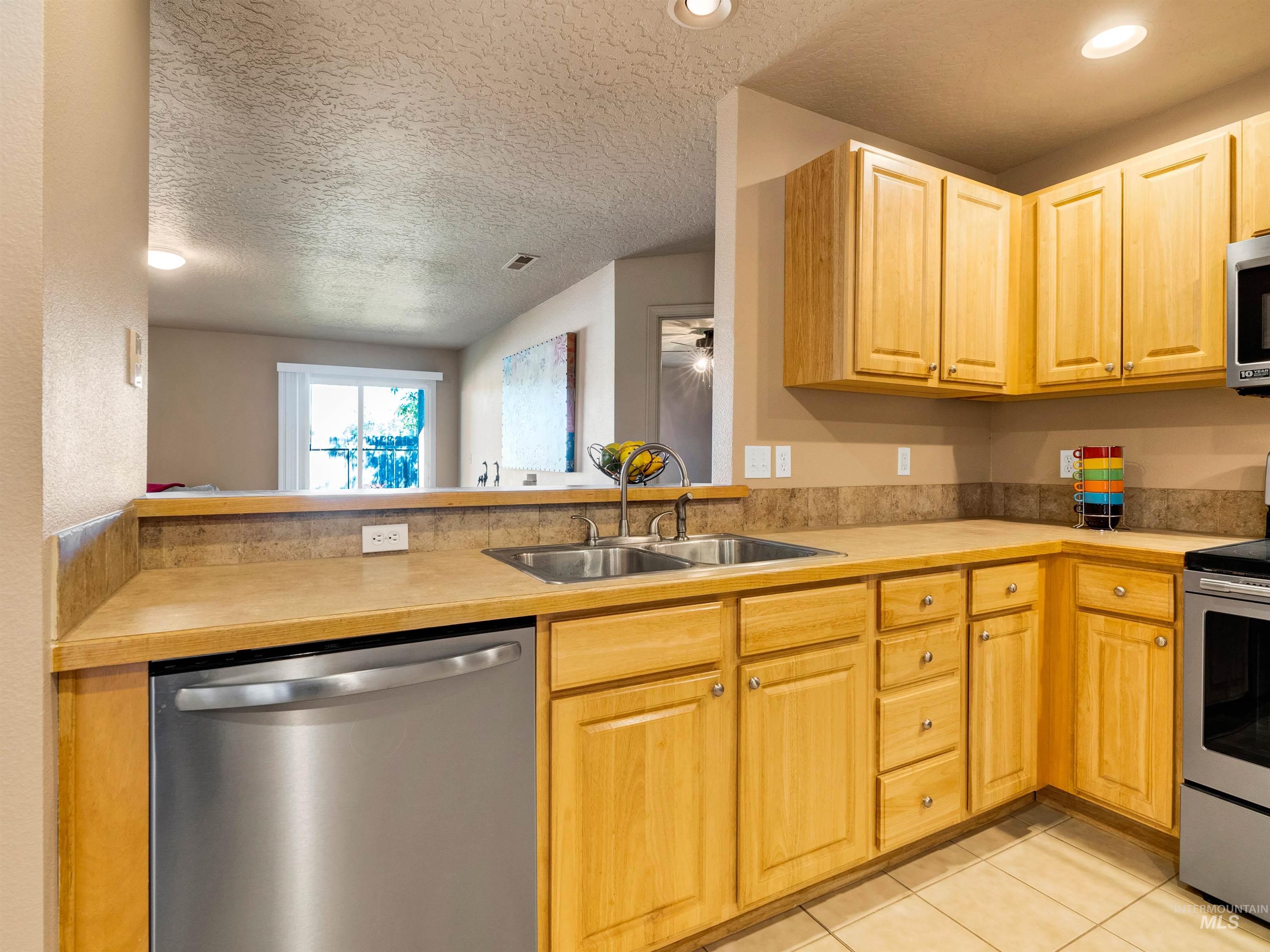 344 E Rose Lake Dr, Middleton, Idaho 83644, 3 Bedrooms, 2 Bathrooms, Residential For Sale, Price $395,000,MLS 98972515