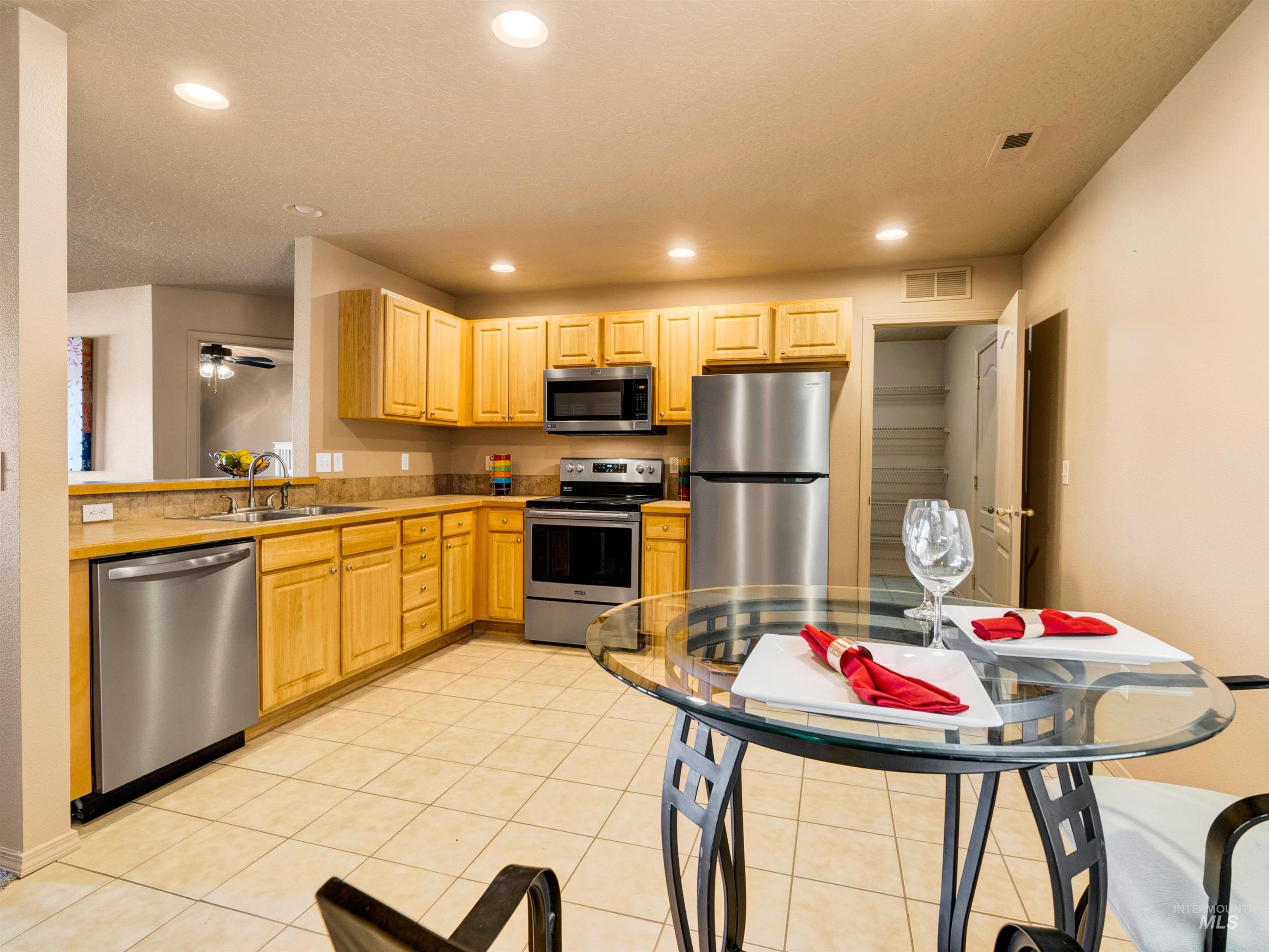 344 E Rose Lake Dr, Middleton, Idaho 83644, 3 Bedrooms, 2 Bathrooms, Residential For Sale, Price $395,000,MLS 98972515