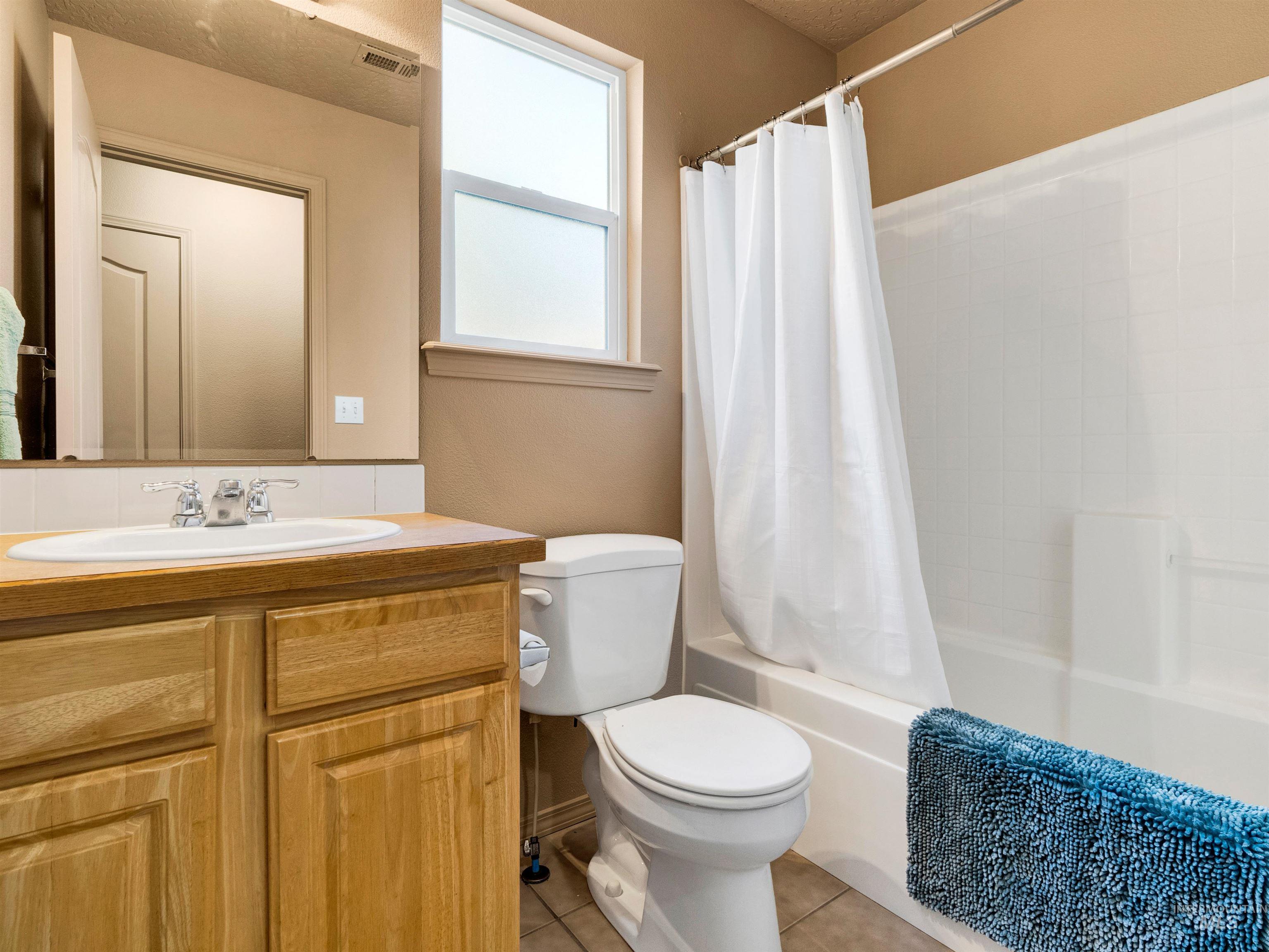 344 E Rose Lake Dr, Middleton, Idaho 83644, 3 Bedrooms, 2 Bathrooms, Residential For Sale, Price $395,000,MLS 98972515