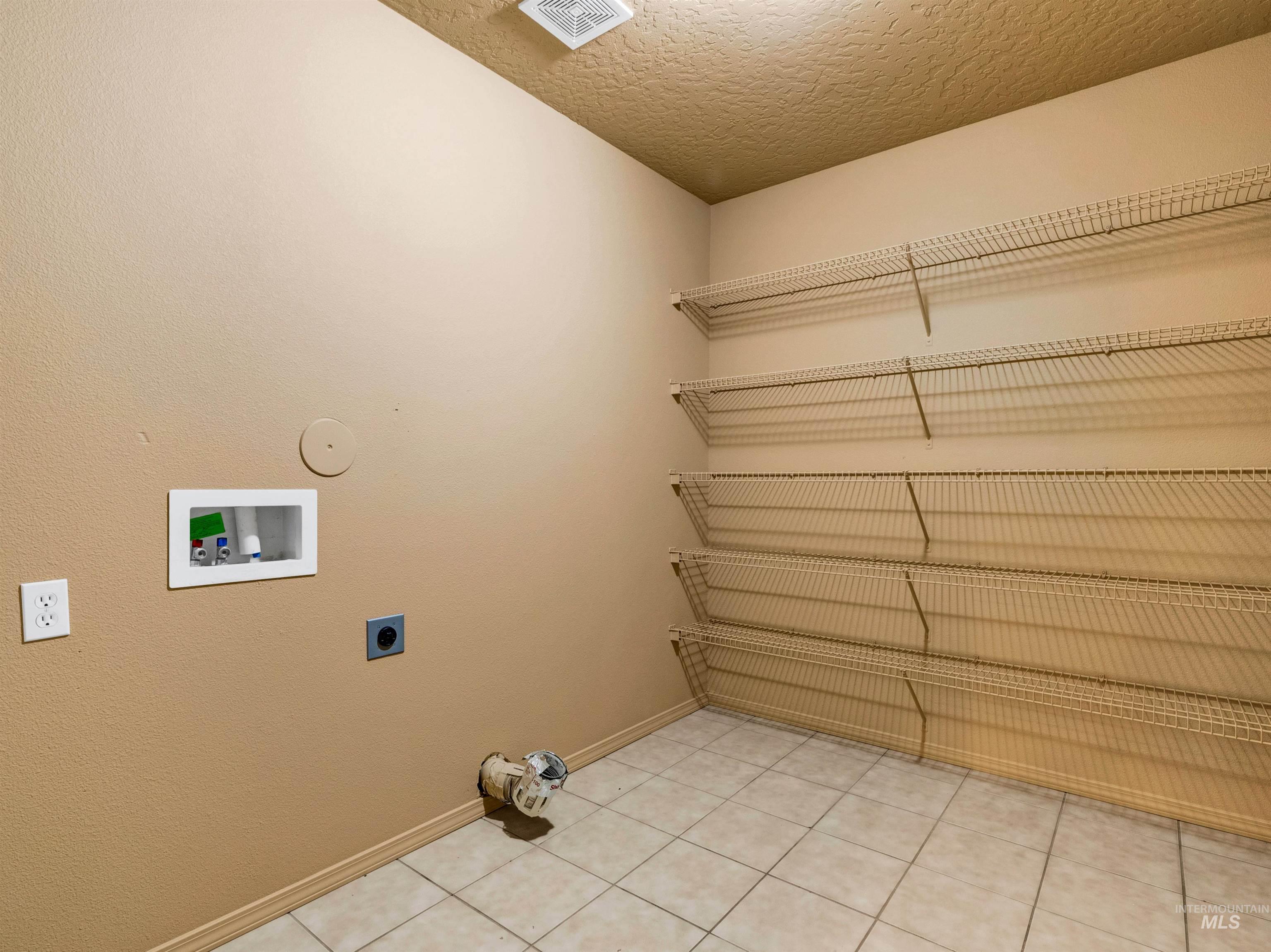 344 E Rose Lake Dr, Middleton, Idaho 83644, 3 Bedrooms, 2 Bathrooms, Residential For Sale, Price $395,000,MLS 98972515