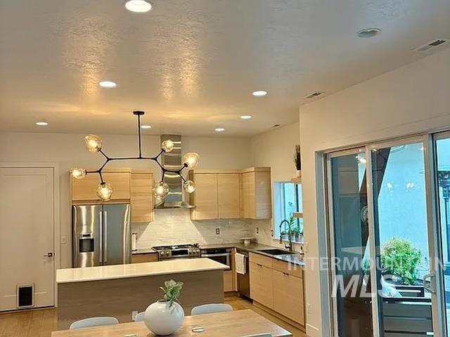 1217 E Lone Creek Dr, Eagle, Idaho 83616, 3 Bedrooms, 2.5 Bathrooms, Rental For Rent, Price $2,900,MLS 98972518