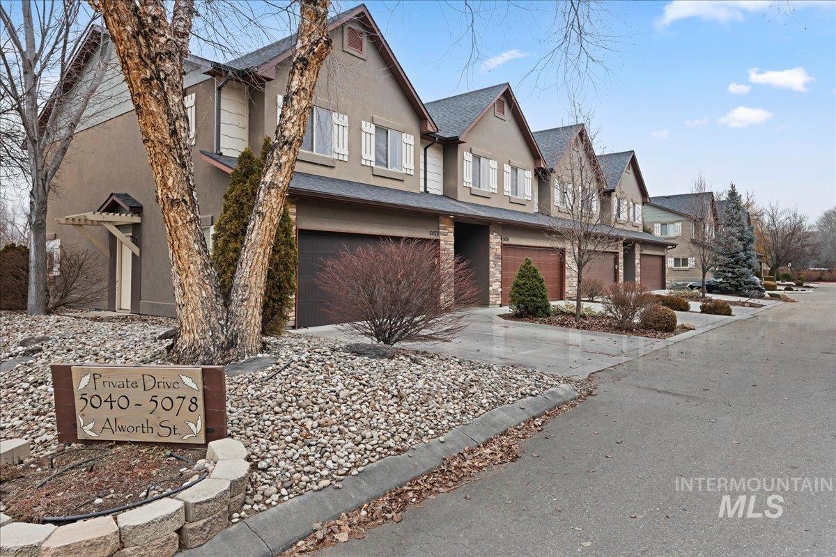 5076 N Alworth, Garden City, Idaho 83714, 3 Bedrooms, 2.5 Bathrooms, Residential For Sale, Price $425,000,MLS 98972521