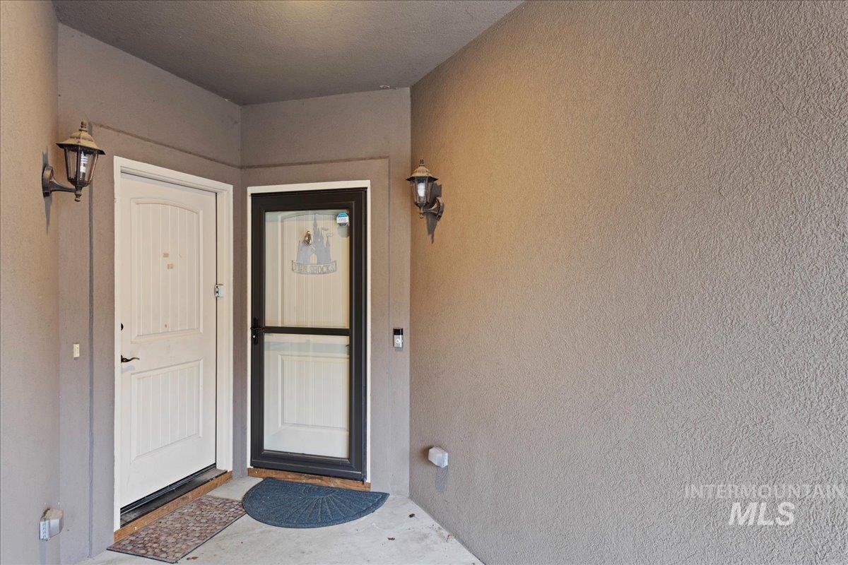 5076 N Alworth, Garden City, Idaho 83714, 3 Bedrooms, 2.5 Bathrooms, Residential For Sale, Price $425,000,MLS 98972521