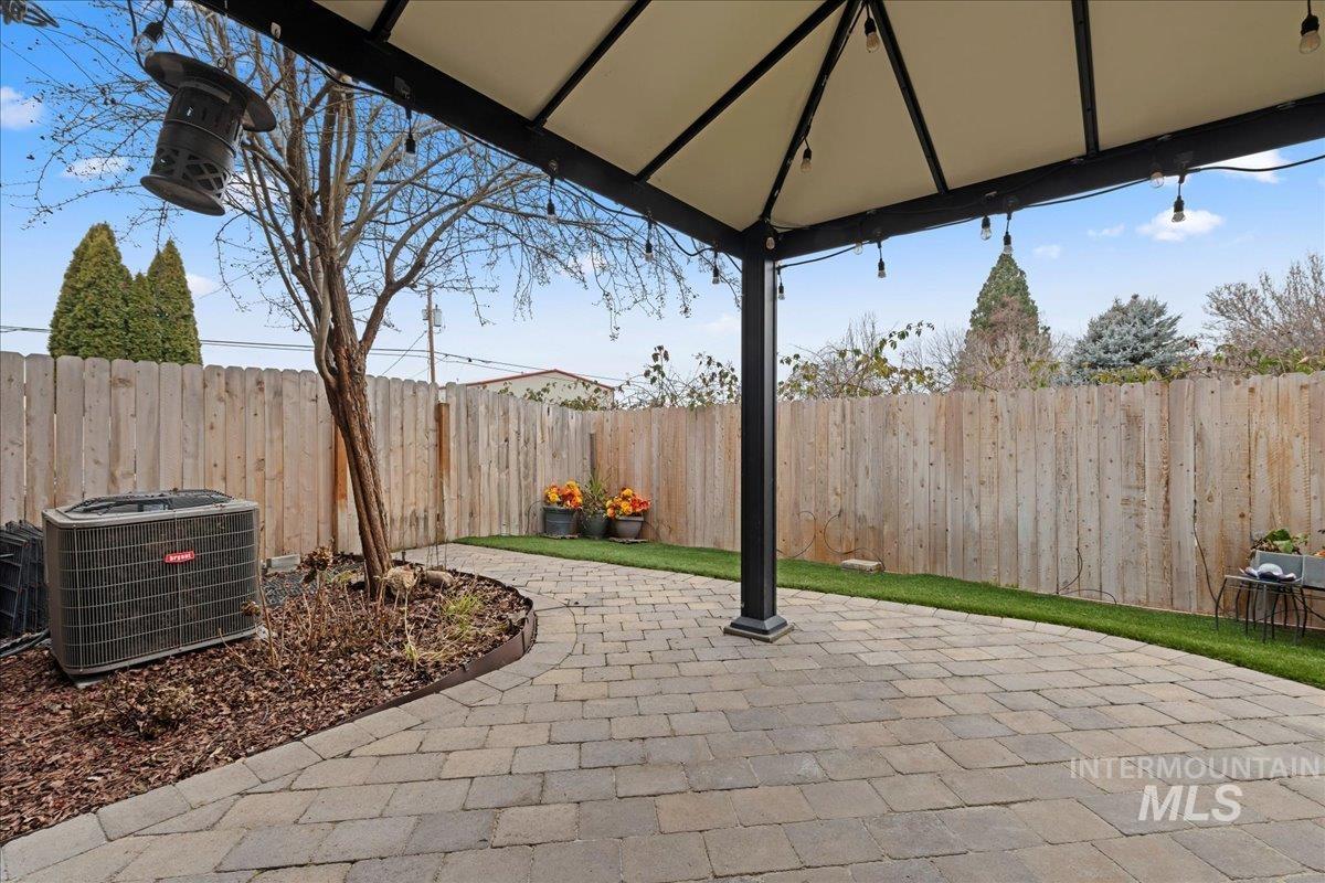 5076 N Alworth, Garden City, Idaho 83714, 3 Bedrooms, 2.5 Bathrooms, Residential For Sale, Price $425,000,MLS 98972521