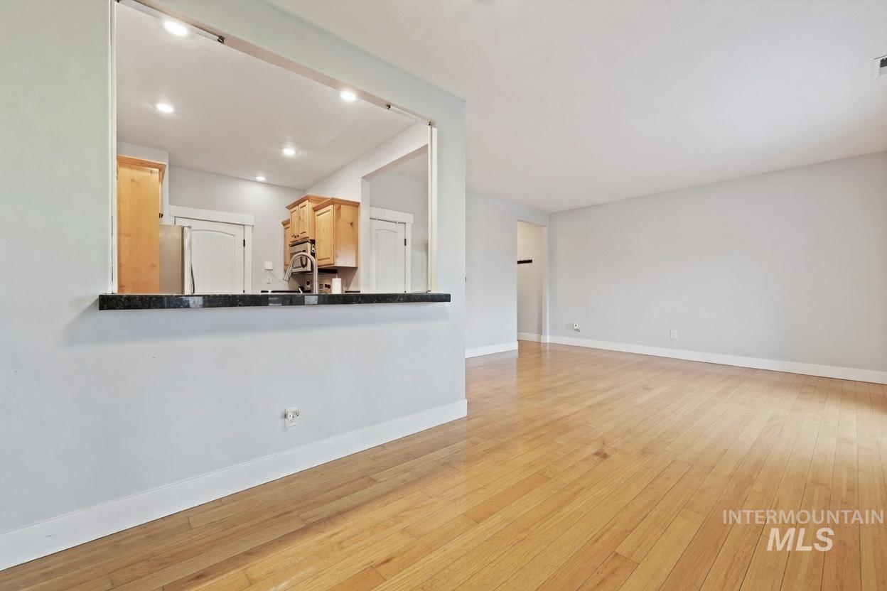 5076 N Alworth, Garden City, Idaho 83714, 3 Bedrooms, 2.5 Bathrooms, Residential For Sale, Price $418,500,MLS 98972521