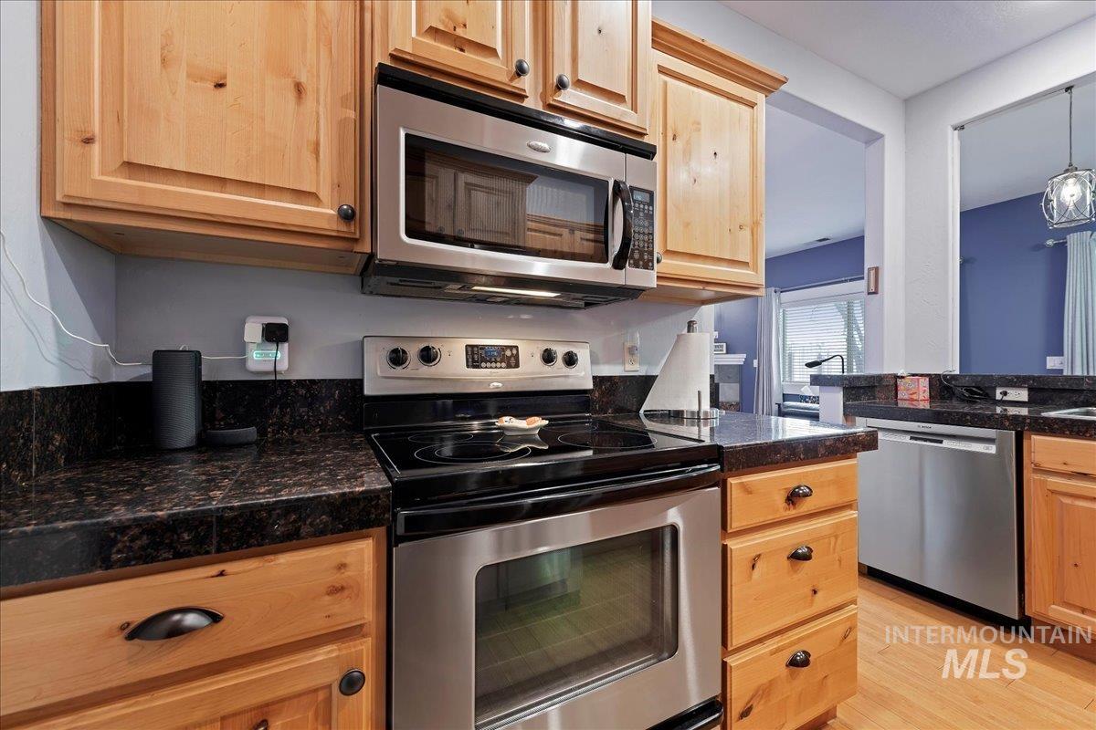 5076 N Alworth, Garden City, Idaho 83714, 3 Bedrooms, 2.5 Bathrooms, Residential For Sale, Price $425,000,MLS 98972521